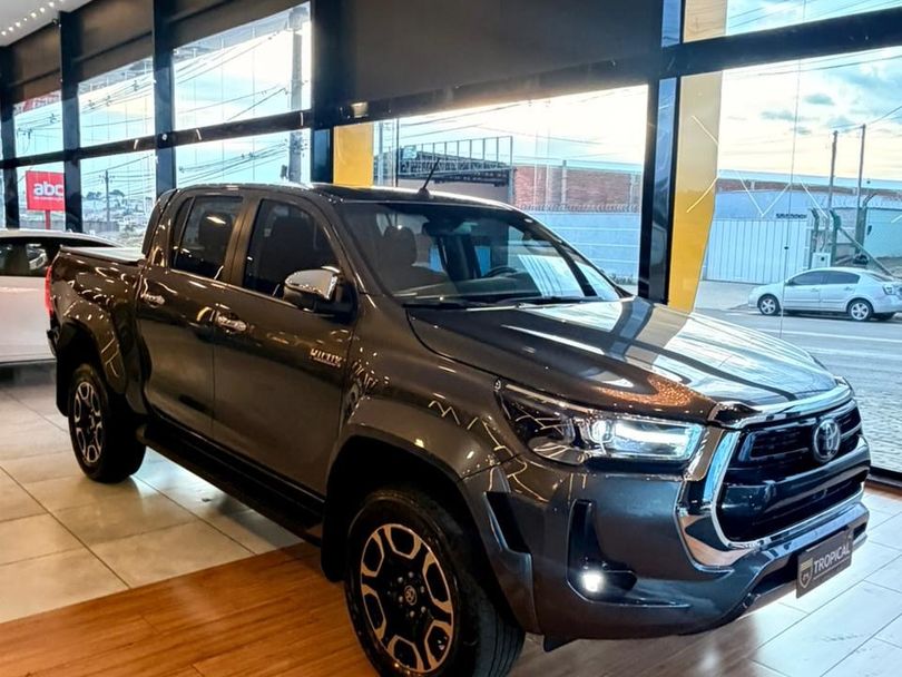 Toyota Hilux CD SRX Plus 4x4 2.8 TDI Die. Aut.