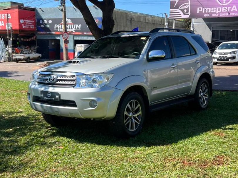 Toyota Hilux SW4 SRV D4-D 4x4 3.0 TDI Dies. Aut