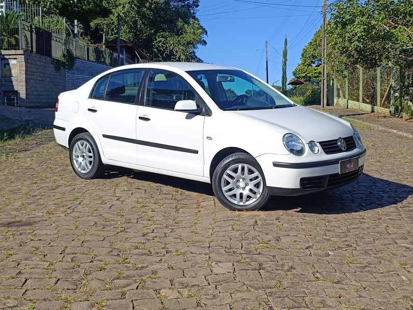 VolksWagen Polo Sedan 1.6 Mi 101cv 8V 4p