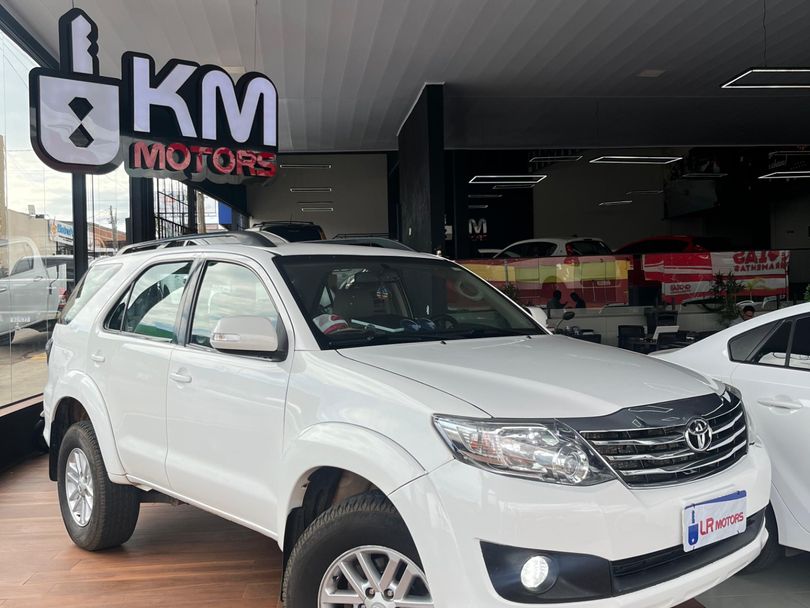 Toyota Hilux SW4 SR 4x2 2.7/ 2.7 Flex 16V Aut.