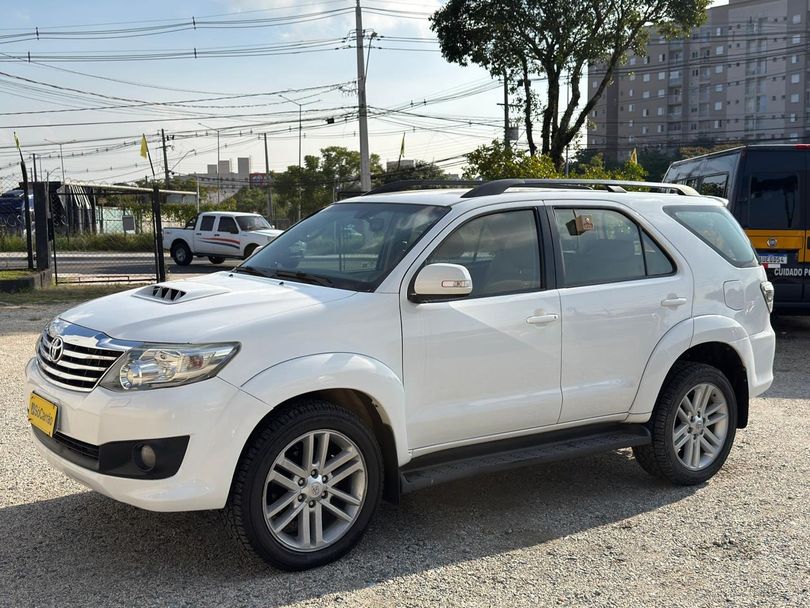 Toyota Hilux SW4 SRV D4-D 4x4 3.0 TDI Dies. Aut
