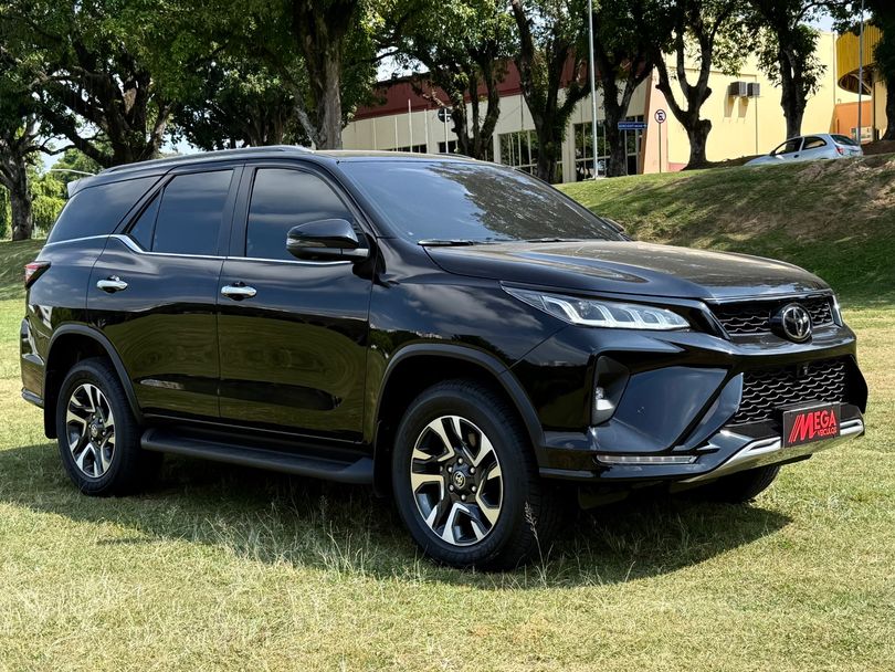 Toyota Hilux SW4 Diamond 2.8 TB 4x4 Die. Aut.