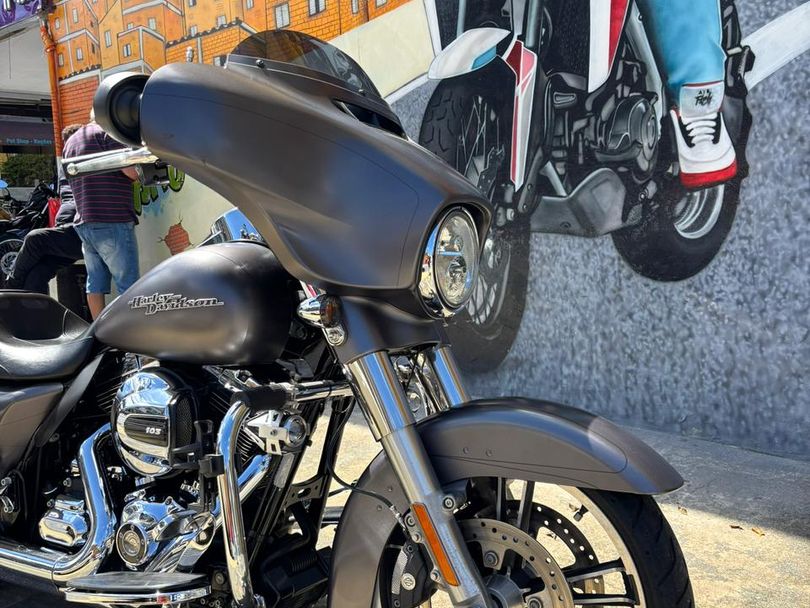 Harley STREET GLIDE SPECIAL FLHXS