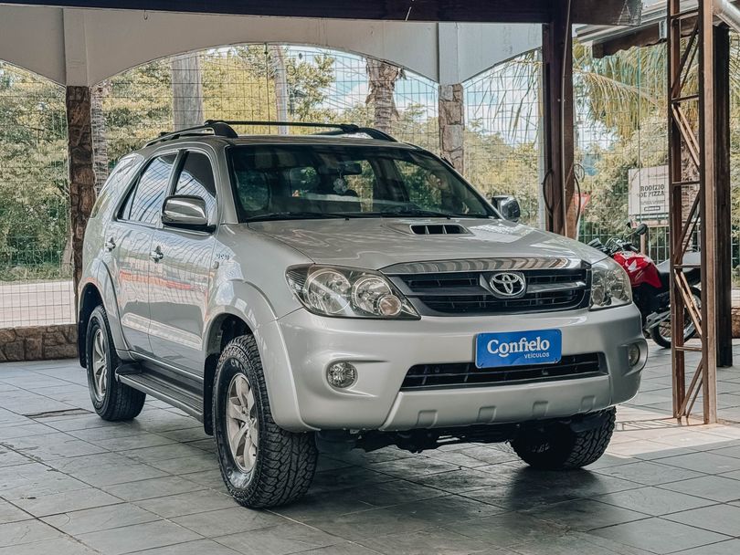 Toyota Hilux SW4 SRV D4-D 4x4 3.0 TDI Dies. Aut