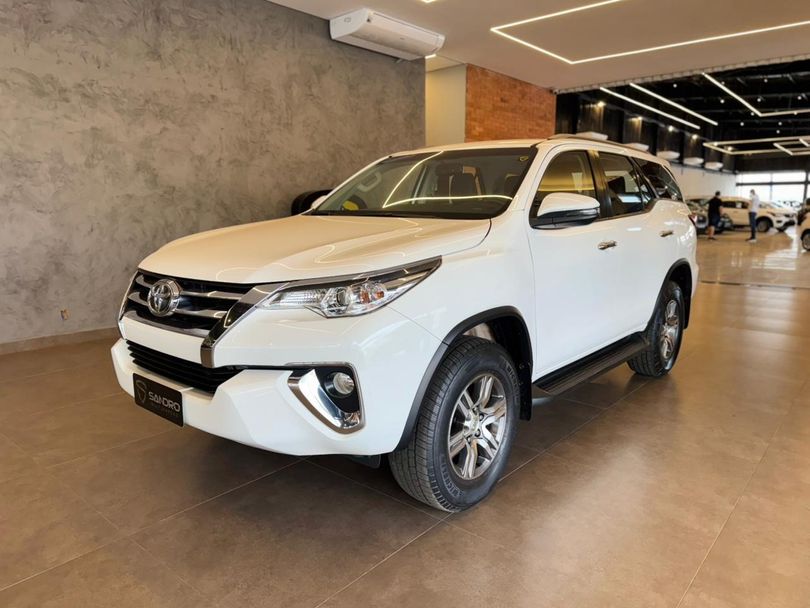 Toyota Hilux SW4 SRV 4x2 2.7 Flex 16V Aut.