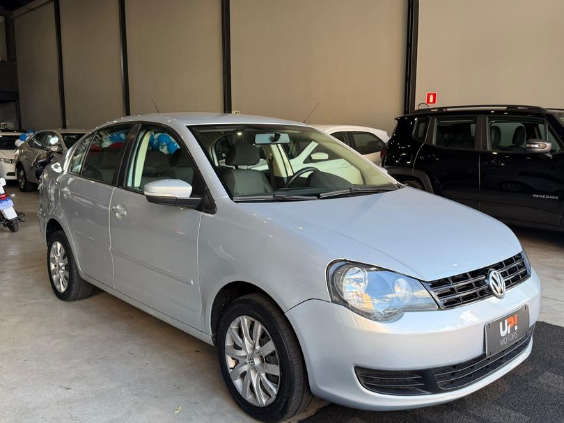 VolksWagen Polo Sedan 1.6 Mi Total Flex 8V 4p