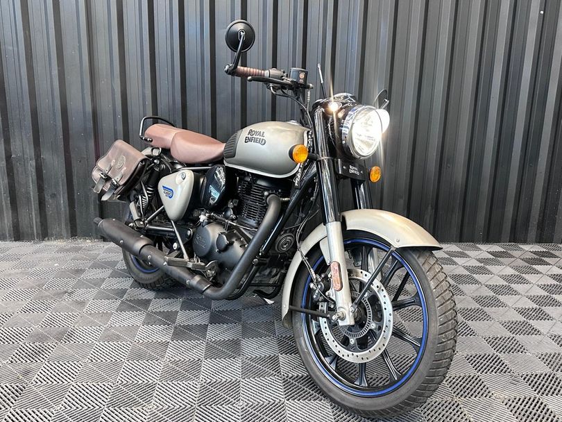 Royal Enfield Classic 350 Dark
