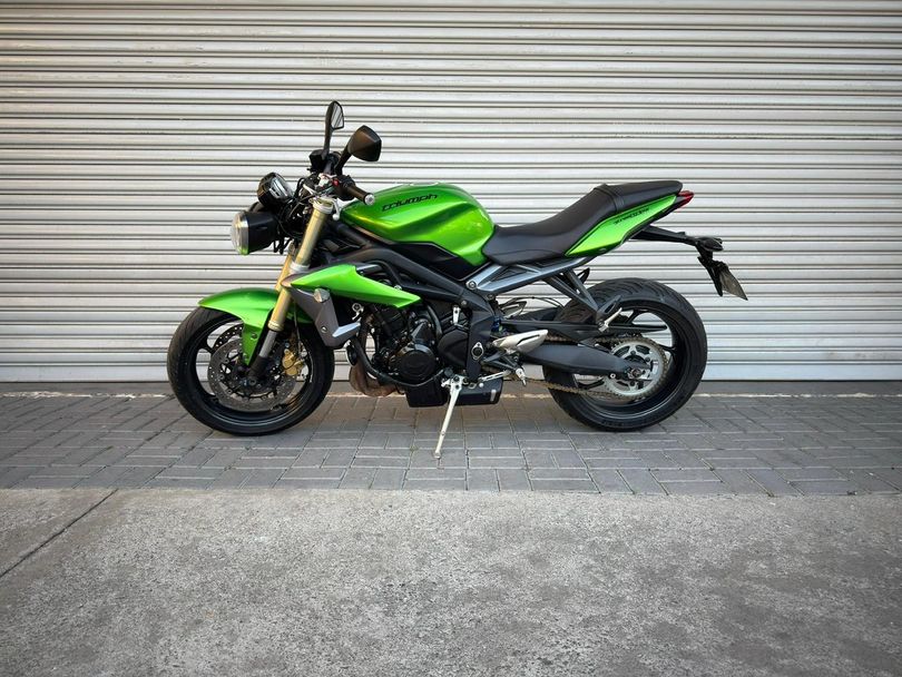 TRIUMPH STREET TRIPLE 675
