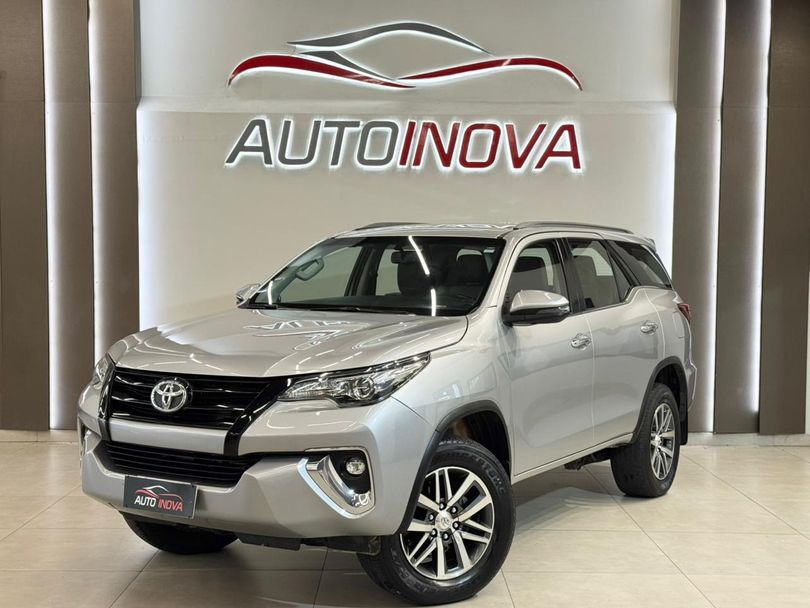 Toyota Hilux SW4 SRX 4x4 2.8 TDI 16V Dies. Aut.