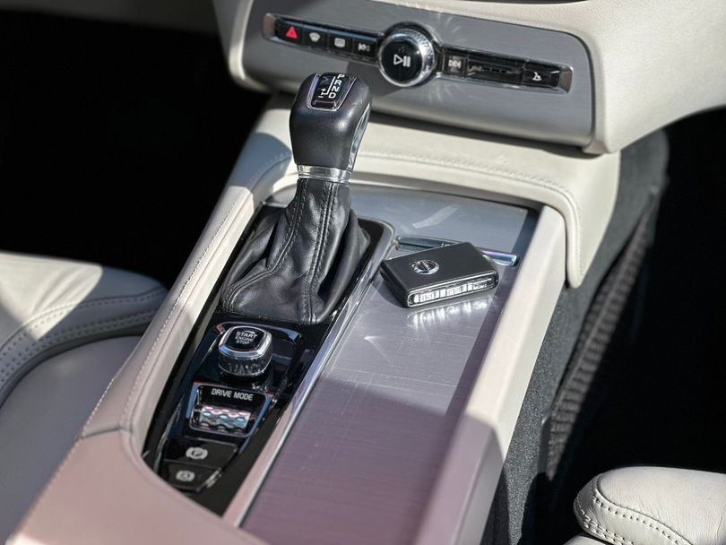 Volvo XC 90 T-6 MOMENTUM 2.0 320cv 5P