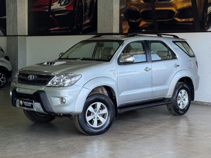 Toyota Hilux SW4 SRV D4-D 4x4 3.0 TDI Dies. Aut