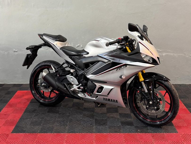 YAMAHA YZF R-3 321/ABS