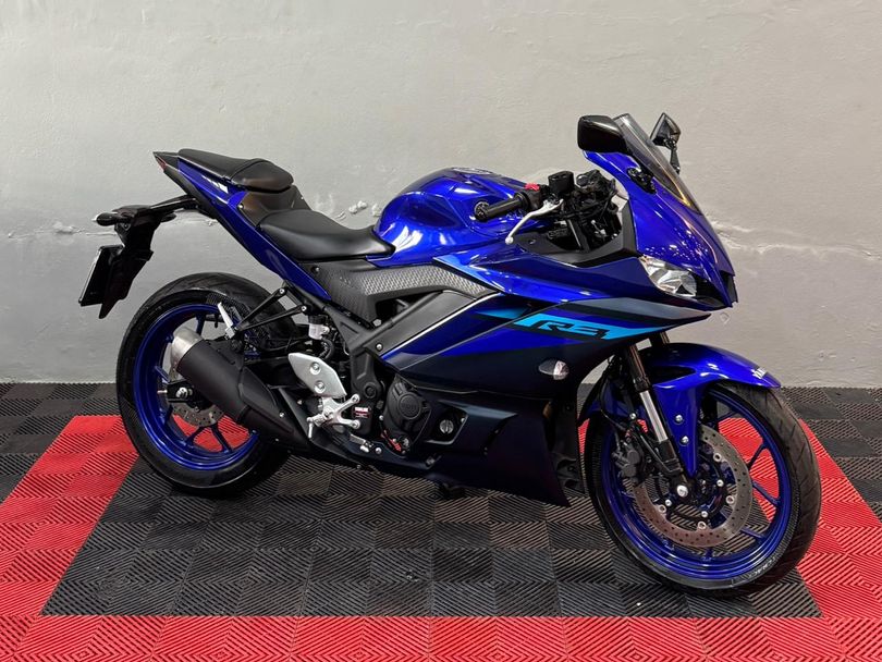 YAMAHA YZF R-3 321/ABS