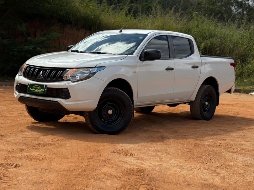 Mitsubishi L200 Tri. Outd. GLX 2.4 CD 4x4 Die. Mec.