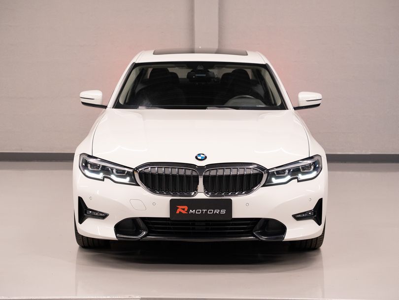 BMW 330i Sport 2.0 TB 16V 4p