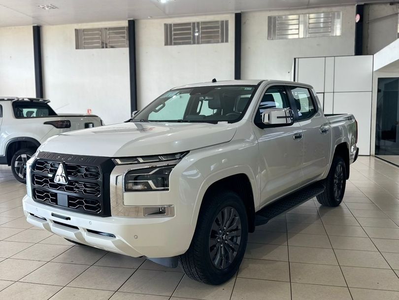 Mitsubishi Triton HPE-S 2.4 CD 4x4 TB Diesel Aut.