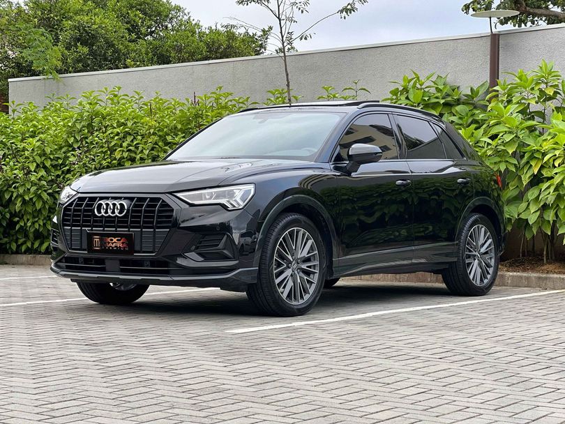 Audi Q3 Black Ed. 1.4 TFSI Flex/Black S-tron.