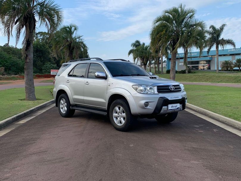 Toyota Hilux SW4 SRV D4-D 4x4 3.0 TDI Dies. Aut