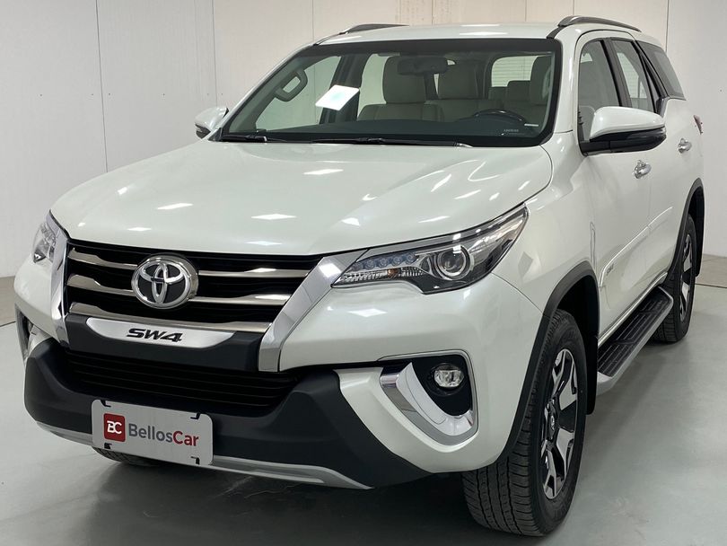 Toyota Hilux SW4 SRX Diamo. 4x4 2.8 TB Die Aut.