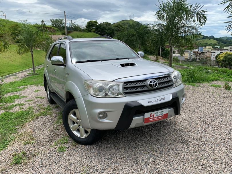 Toyota Hilux SW4 SRV D4-D 4x4 3.0 TDI Dies. Aut