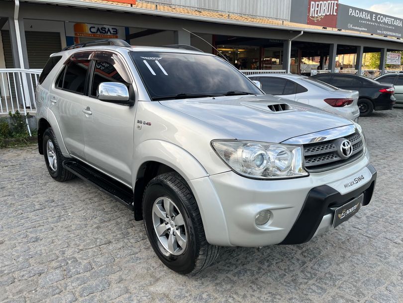 Toyota Hilux SW4 SRV D4-D 4x4 3.0 TDI Dies. Aut