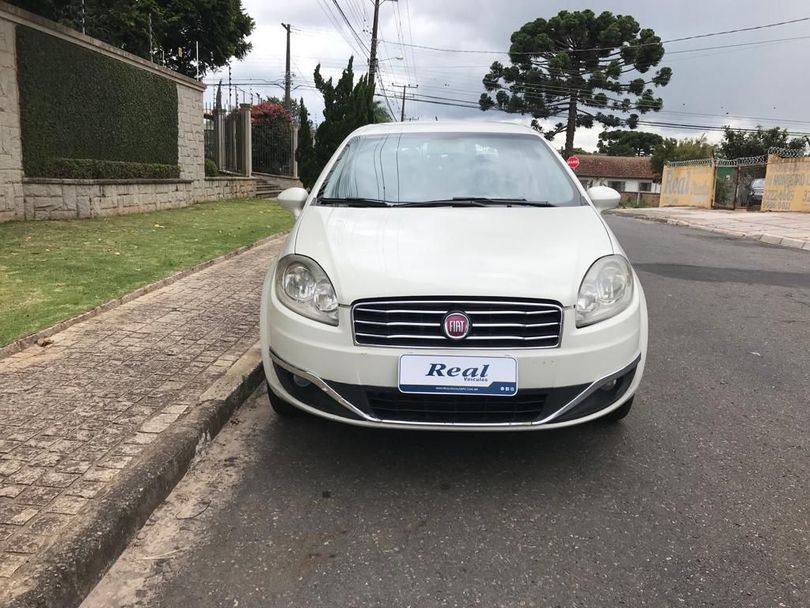 Fiat LINEA ESSENCE 1.8 Flex 16V 4p