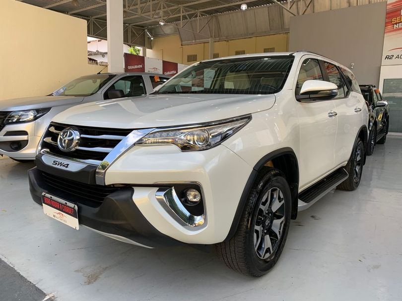 Toyota Hilux SW4 SRX Diamo. 4x4 2.8 TB Die Aut.