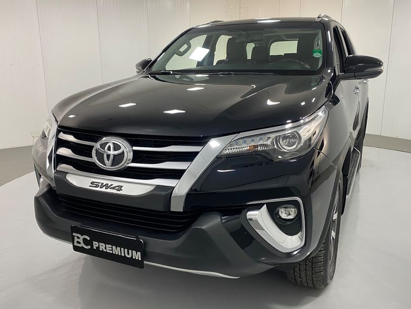 Toyota Hilux SW4 SRX 4x4 2.8 TDI 16V Dies. Aut.