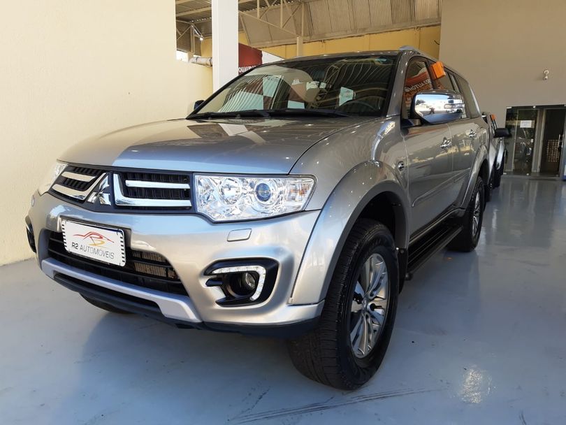 Mitsubishi Pajero HPE 3.2 4x4 T.I. Dies. 5p Aut.