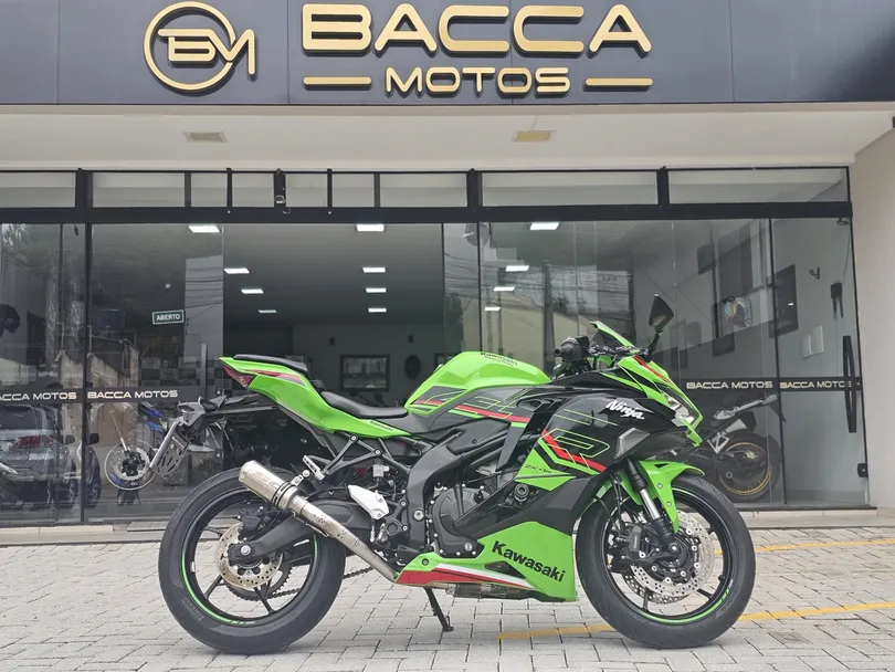 KAWASAKI NINJA ZX-4R Gasolina portas, câmbio Manual em Brusque