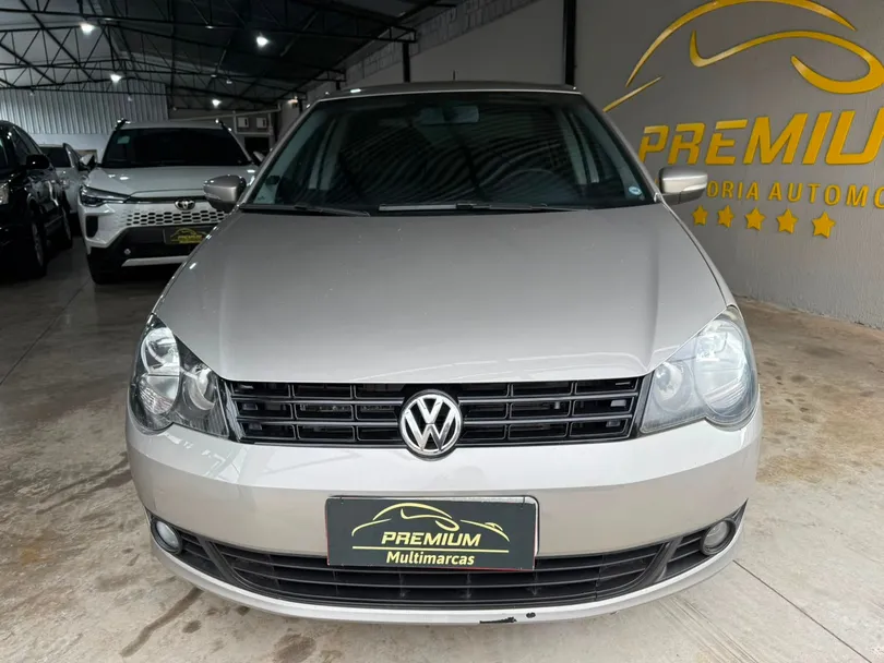 VolksWagen Polo Sedan 1.6 Mi Total Flex 8V 4p