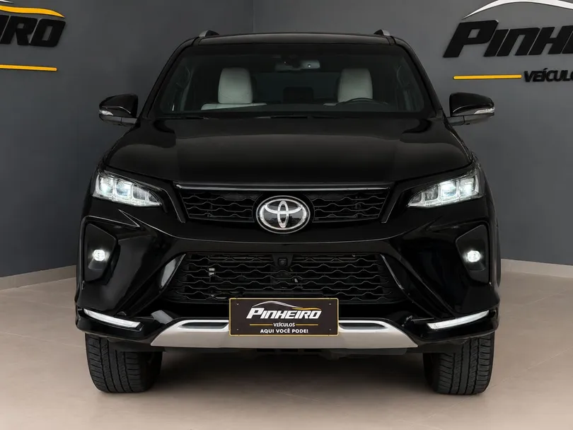 Toyota Hilux SW4 Diamond 2.8 TB 4x4 Die. Aut.