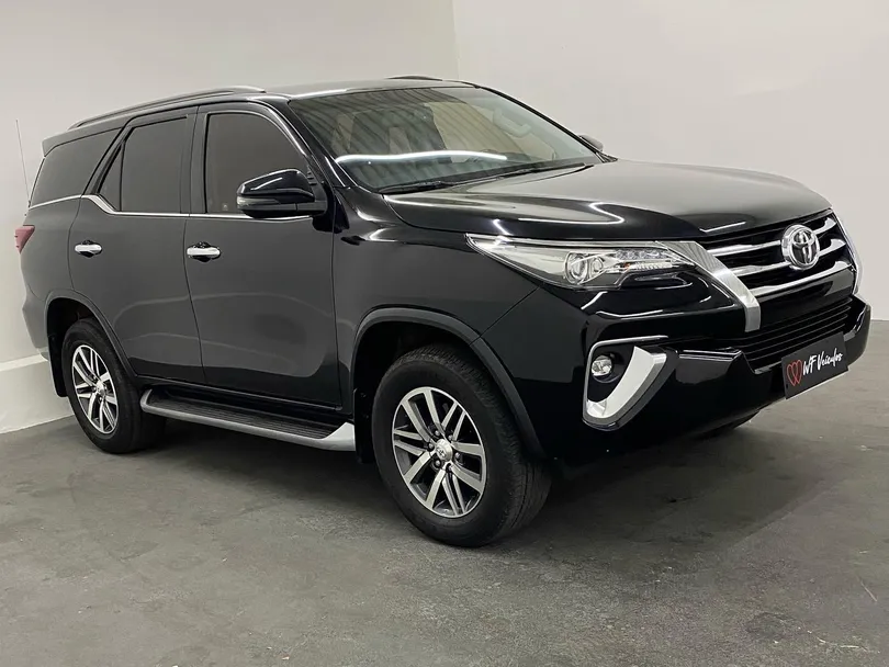 Toyota Hilux SW4 SRX 4x4 2.8 TDI 16V Dies. Aut.