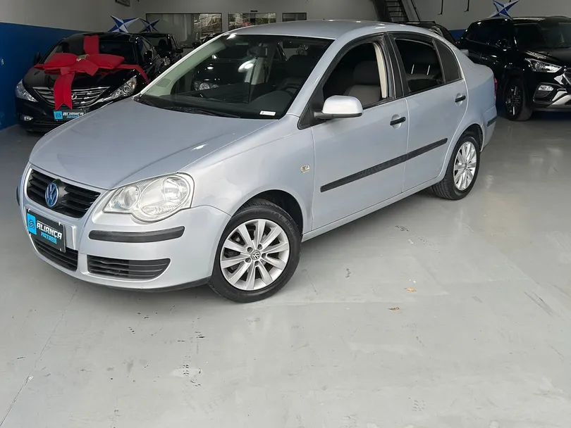 VolksWagen Polo Sedan 1.6 Mi Total Flex 8V 4p