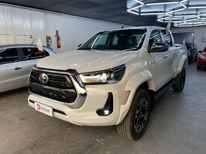 Toyota Hilux CD SRX Plus 4x4 2.8 TDI Die. Aut.