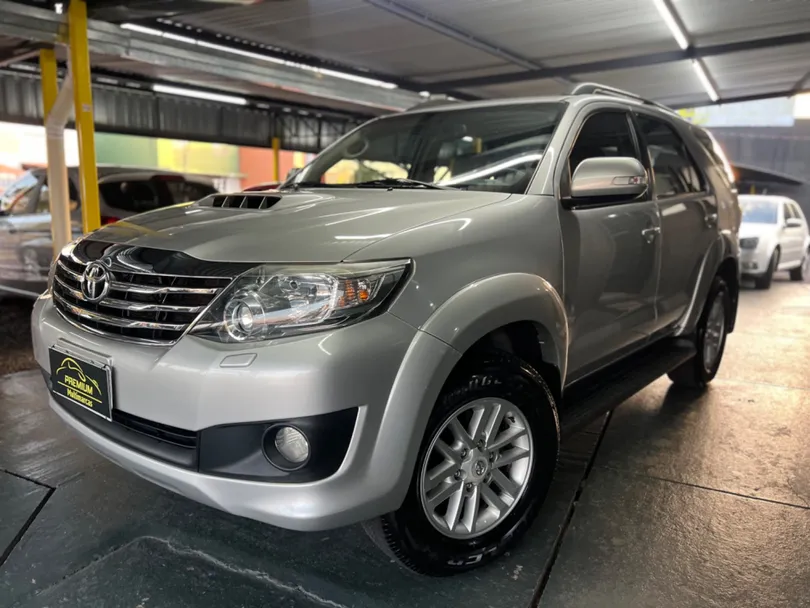 Toyota Hilux SW4 SRV D4-D 4x4 3.0 TDI Dies. Aut