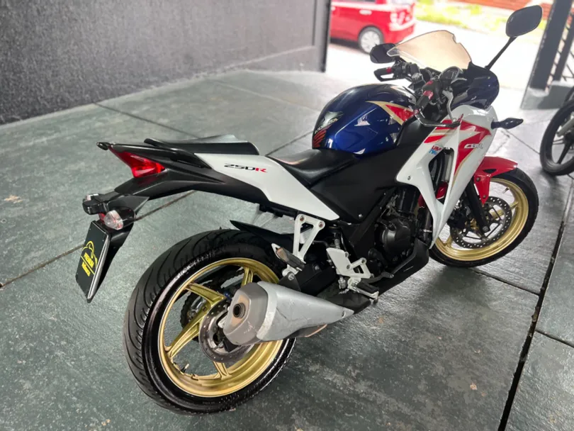 HONDA CBR 250R