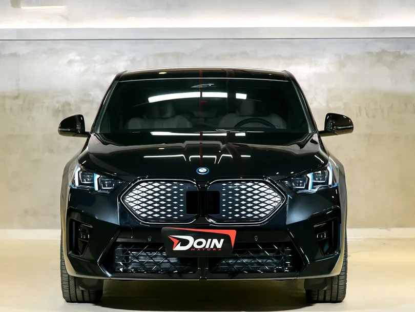 BMW iX 2 xDrive 30 M Sport (Elétrico)