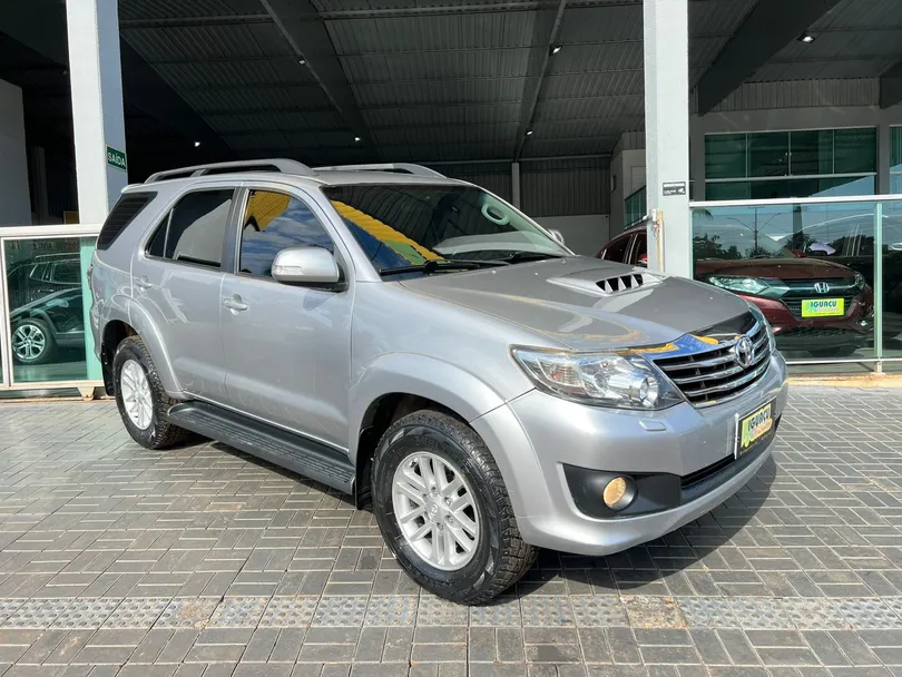 Toyota Hilux SW4 SRV D4-D 4x4 3.0 TDI Dies. Aut