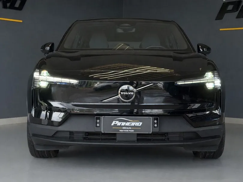 Volvo EX30 E40 Core (Elétrico)