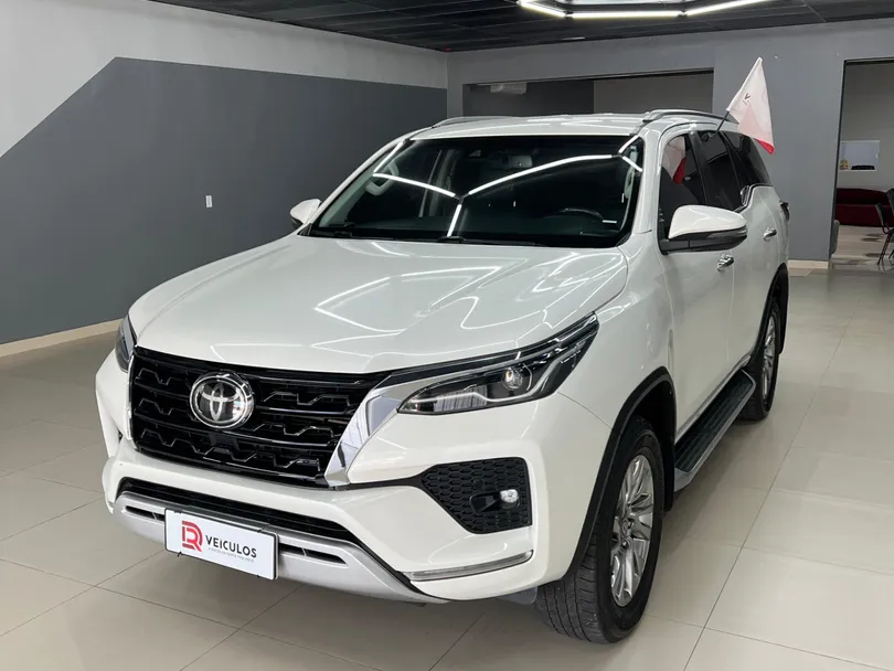 Toyota Hilux SW4 SRX 4x4 2.8 TDI 16V Dies. Aut.