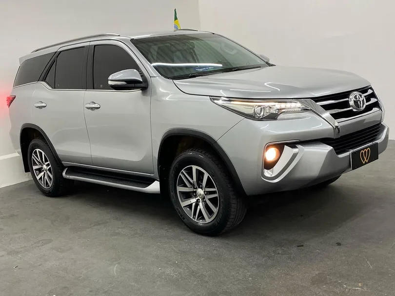 Toyota Hilux SW4 SRX 4x4 2.8 TDI 16V Dies. Aut.