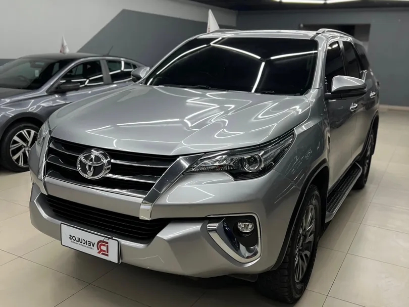 Toyota Hilux SW4 SRX 4x4 2.8 TDI 16V Dies. Aut.