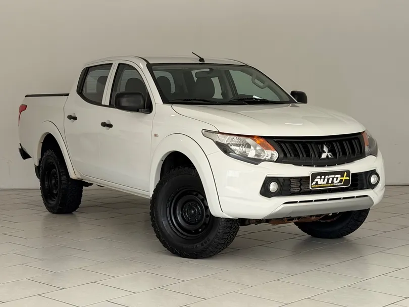 Mitsubishi L200 Tri. Outd. GLX 2.4 CD 4x4 Die. Mec.