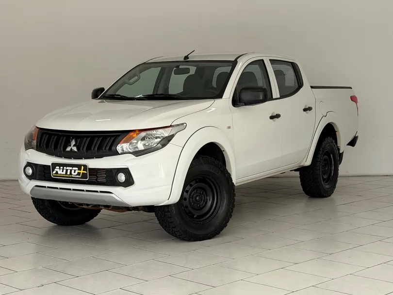 Mitsubishi L200 Tri. Outd. GLX 2.4 CD 4x4 Die. Mec.