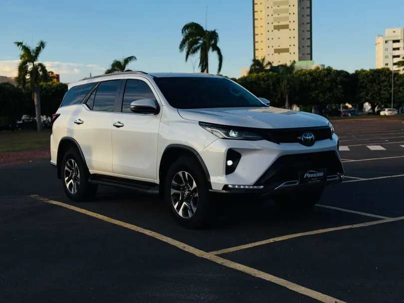 Toyota Hilux SW4 SRX Plat. 4x4 2.8 TB Die. Aut.