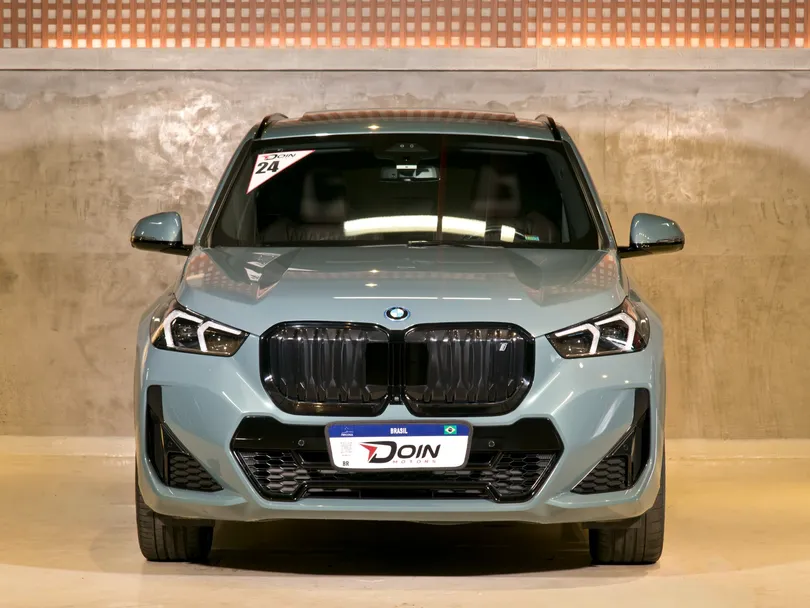 BMW iX 1 xDrive 30 M Sport (Elétrico)