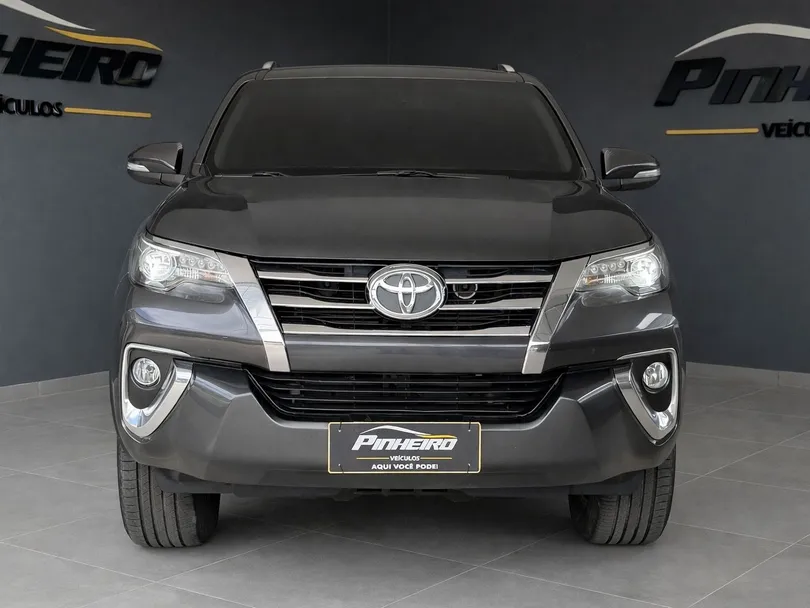 Toyota Hilux SW4 SRX 4x4 2.8 TDI 16V Dies. Aut.