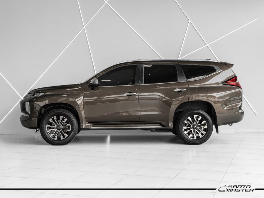 Mitsubishi Pajero 2022