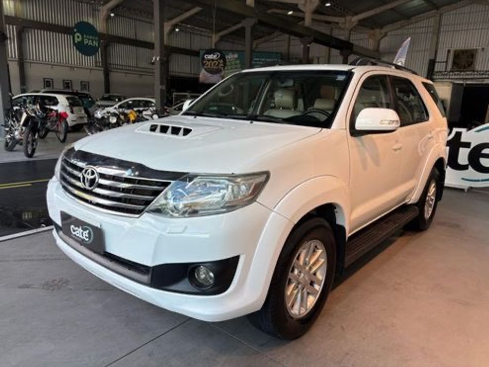 Toyota Hilux SW4 SRV D4-D 4x4 3.0 TDI Dies. Aut